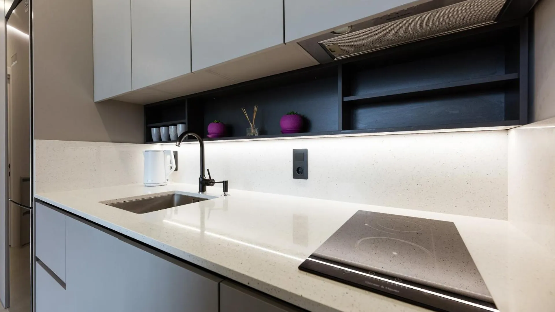 Aparthotel Nyvky Like Home - Файна Таун - Квартира 80 Kyiv Ukraine