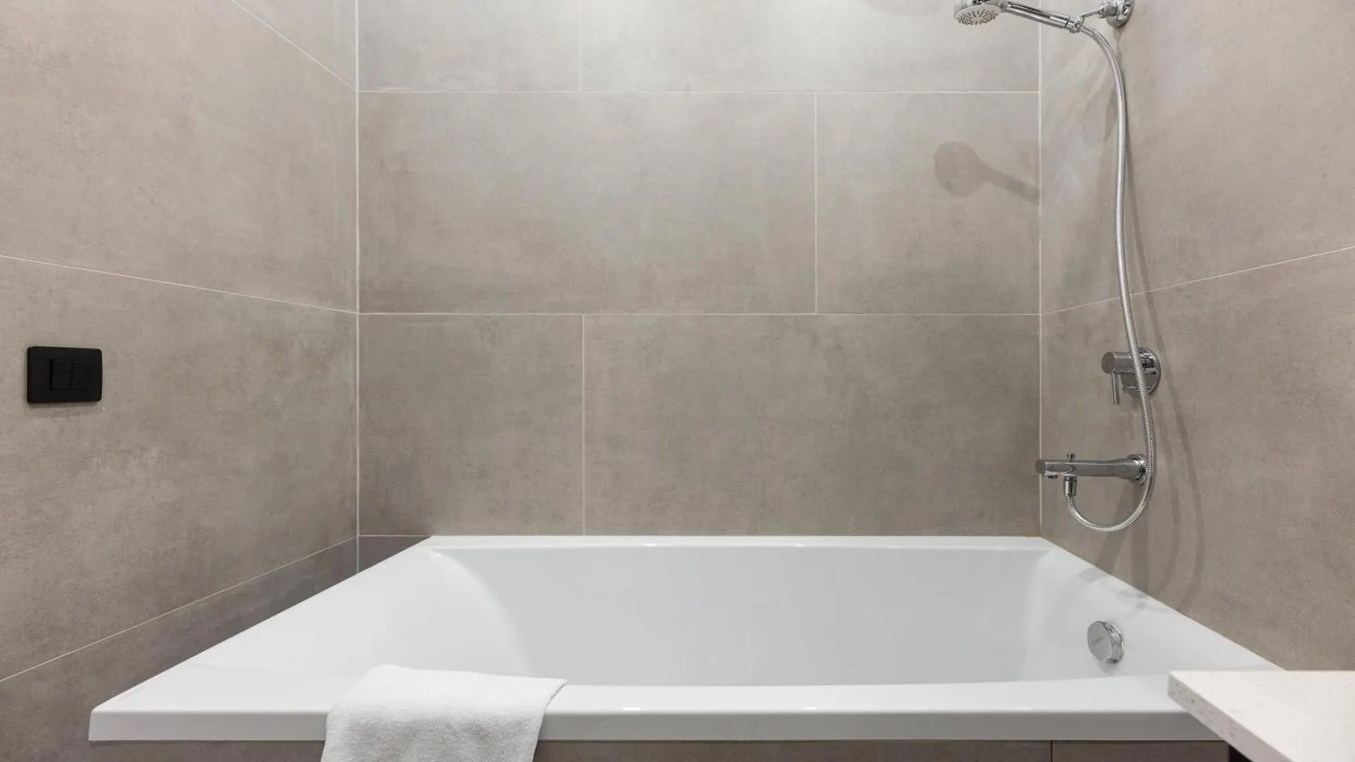 Aparthotel Nyvky Like Home - Файна Таун - Квартира 80 Kyiv