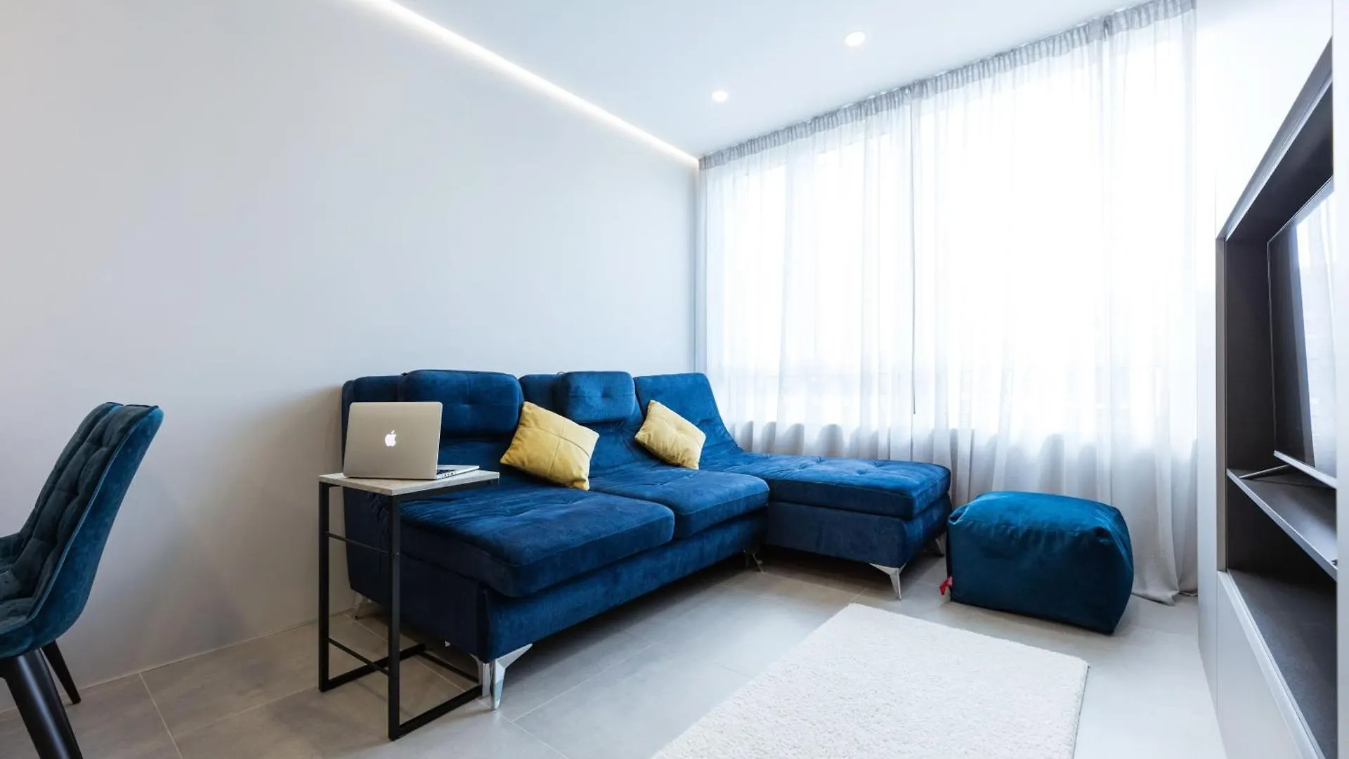 Aparthotel Nyvky Like Home - Файна Таун - Квартира 80 Kyiv Ukraine